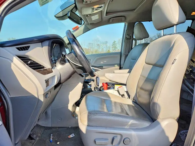 2018 TOYOTA SIENNA XLE 8-PASSENGER  