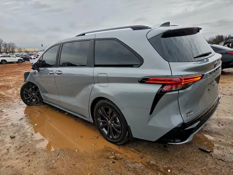 2025 TOYOTA SIENNA XSE  