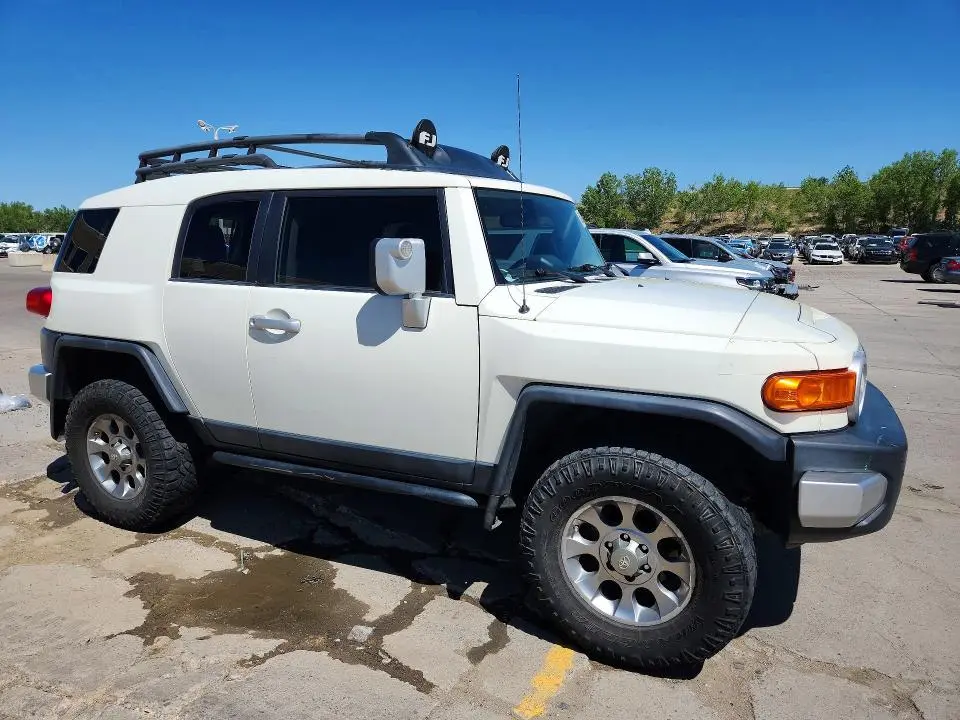 2011 TOYOTA FJ CRUISER BASE  