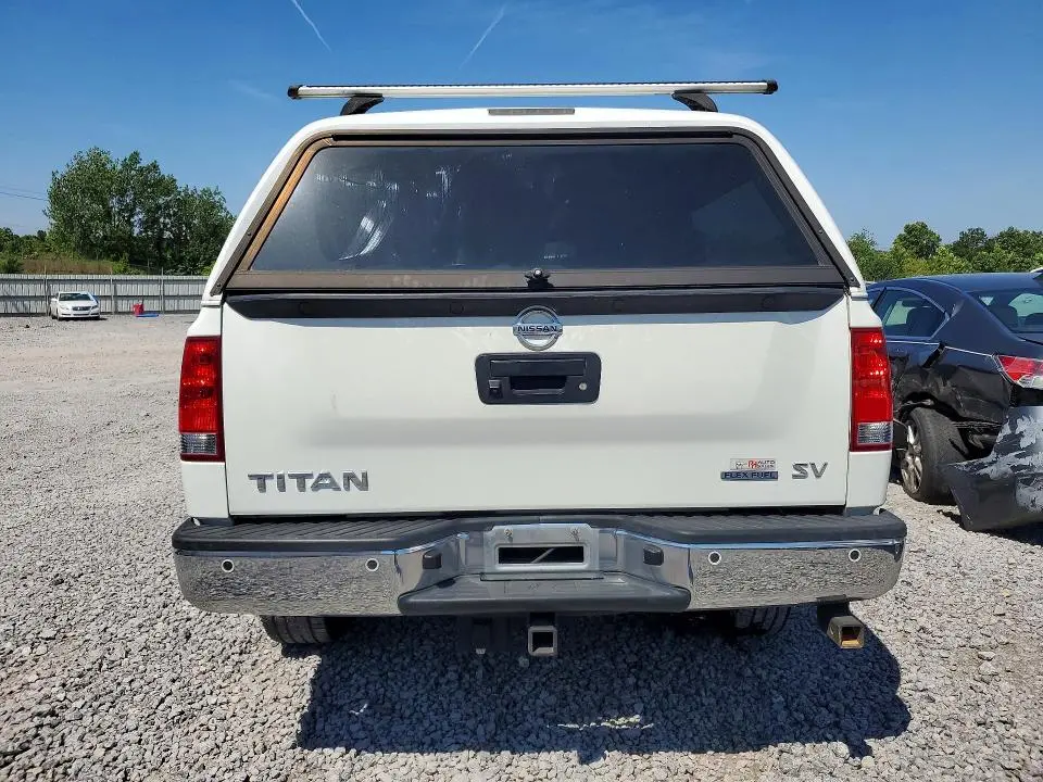 2015 NISSAN TITAN SV  