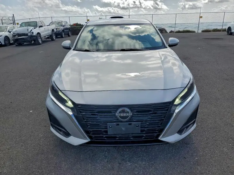 2023 NISSAN ALTIMA SV  