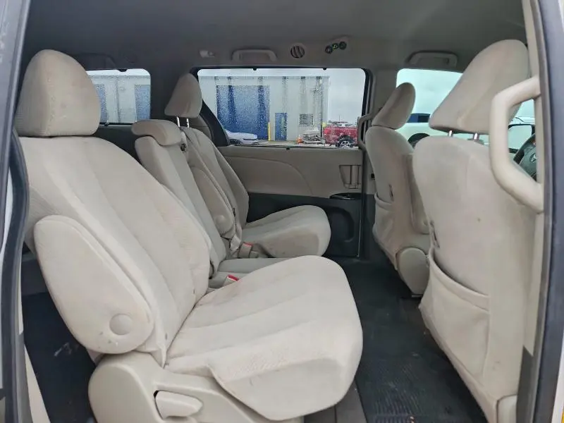 2011 TOYOTA SIENNA LE  