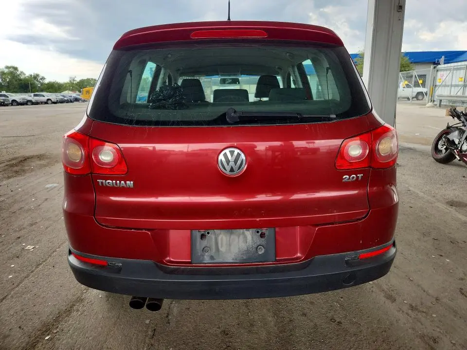 2011 VOLKSWAGEN TIGUAN S  