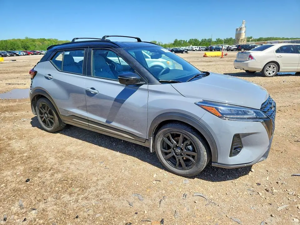 2023 NISSAN KICKS SR  