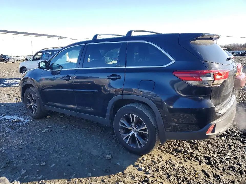 2019 TOYOTA HIGHLANDER LE  