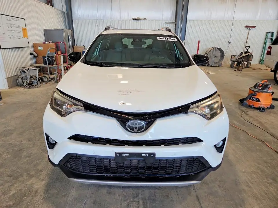 2016 TOYOTA RAV4 SE  
