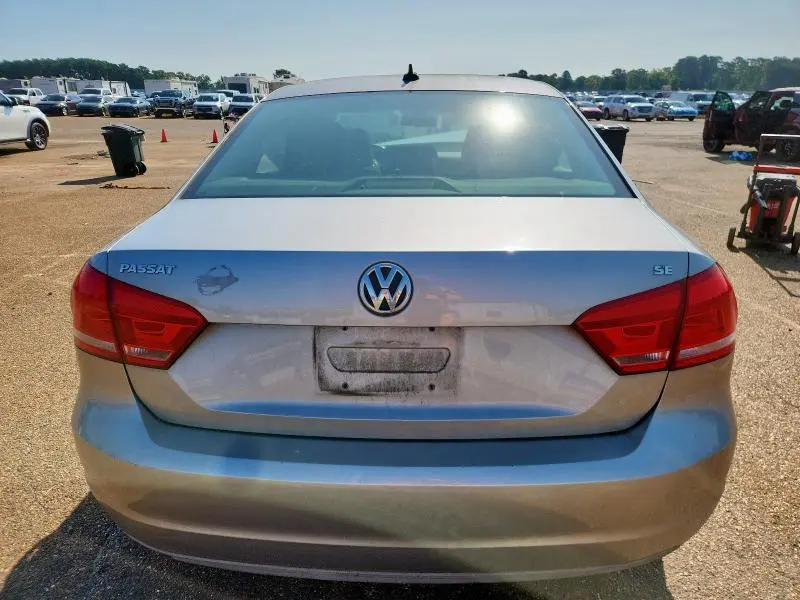 2013 VOLKSWAGEN PASSAT SE  