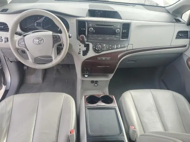 2012 TOYOTA SIENNA XLE  