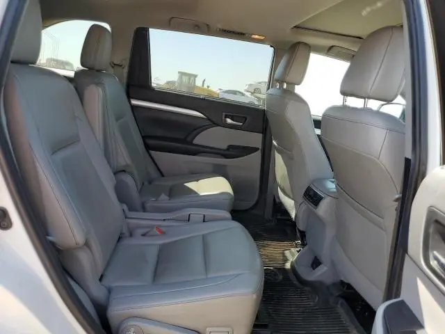 2019 TOYOTA HIGHLANDER SE  