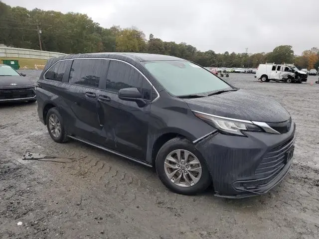 2022 TOYOTA SIENNA LE  