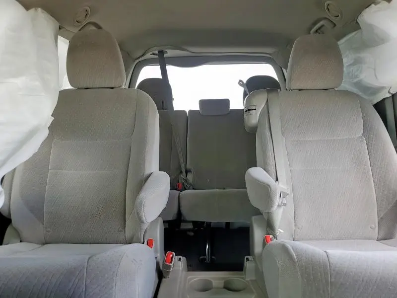 2015 TOYOTA SIENNA LE  
