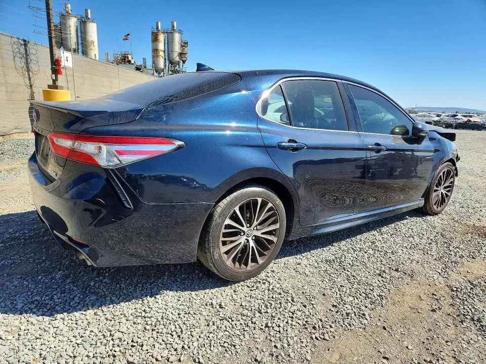 2019 TOYOTA CAMRY SE  