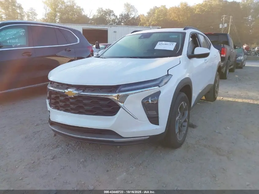 2025 CHEVROLET TRAX FWD LT