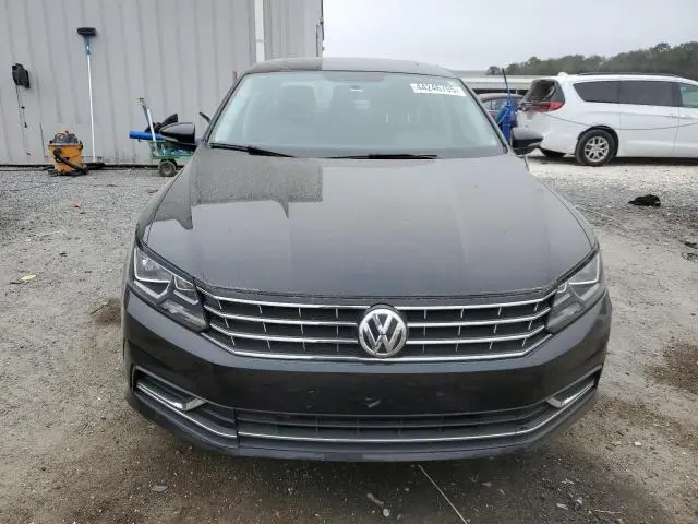 2018 VOLKSWAGEN PASSAT SE  