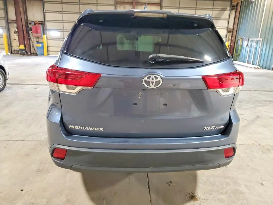 2019 TOYOTA HIGHLANDER XLE  
