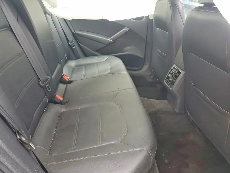 2016 VOLKSWAGEN PASSAT SE  
