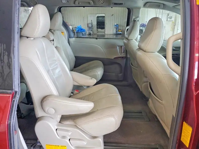 2014 TOYOTA SIENNA XLE 8-PASSENGER  