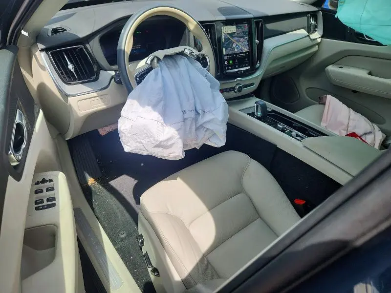 2025 VOLVO XC60 PLUS  