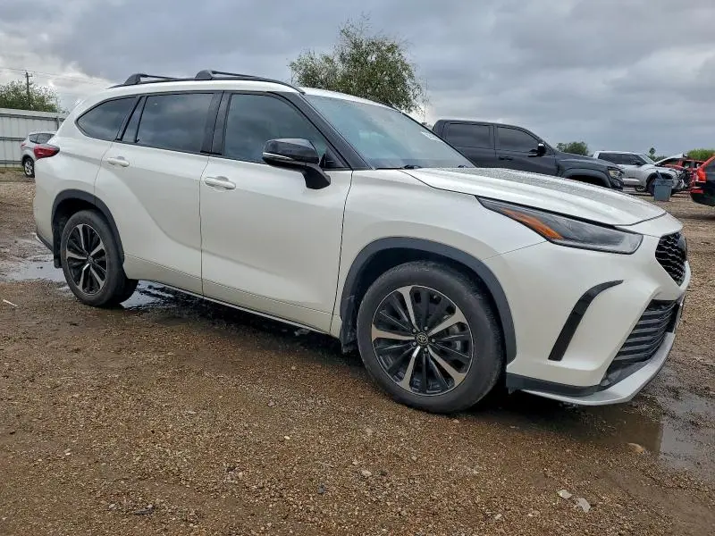 2021 TOYOTA HIGHLANDER XSE  