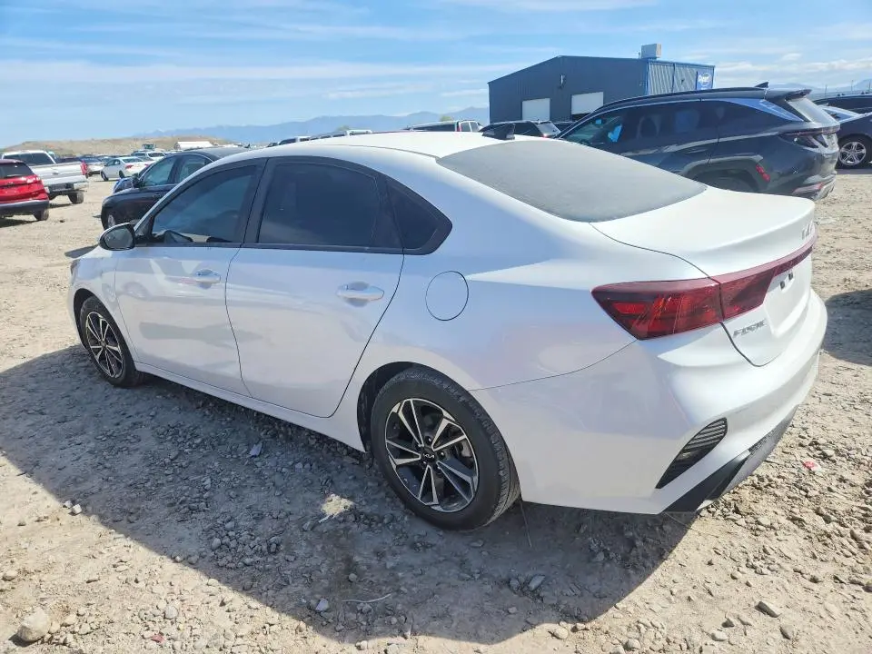 2023 KIA FORTE LXS  