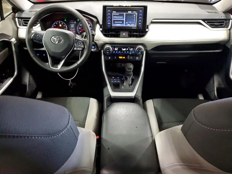 2021 TOYOTA RAV4 XLE  