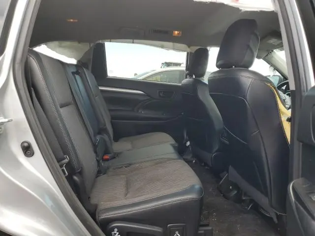 2017 TOYOTA HIGHLANDER LE  