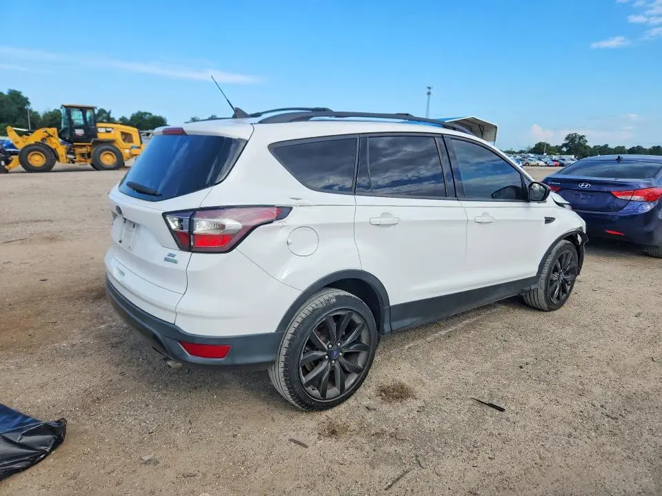 2018 FORD ESCAPE SE  