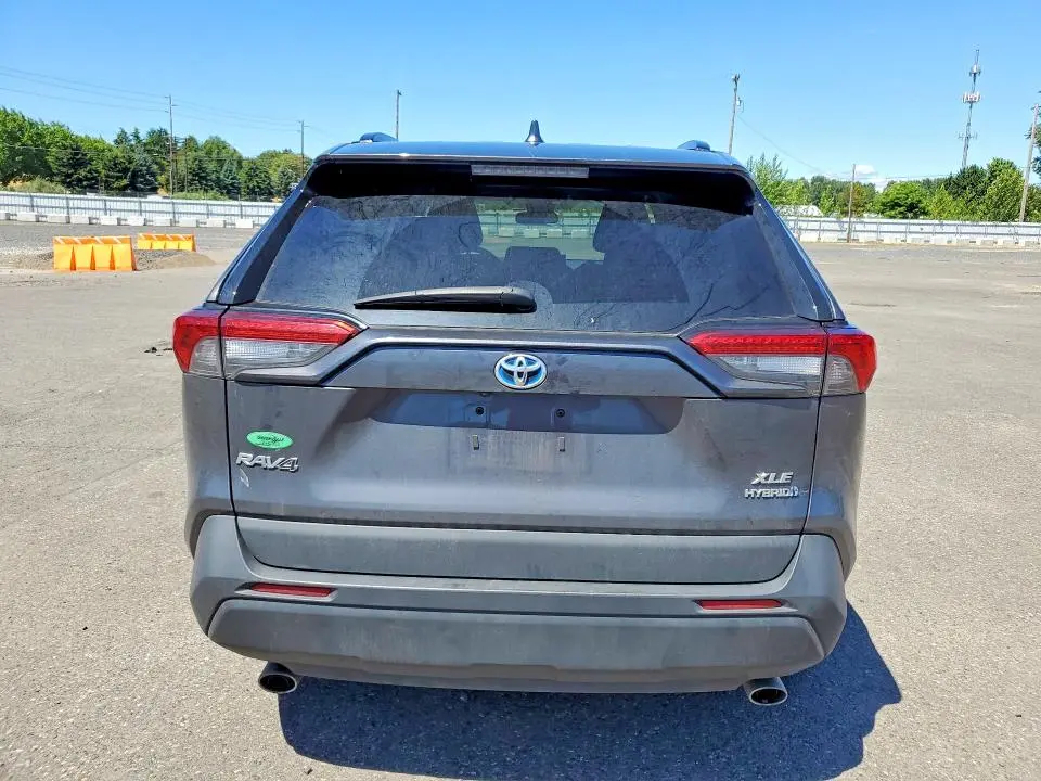 2022 TOYOTA RAV4 XLE  