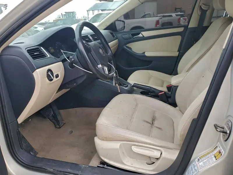 2011 VOLKSWAGEN JETTA SE  