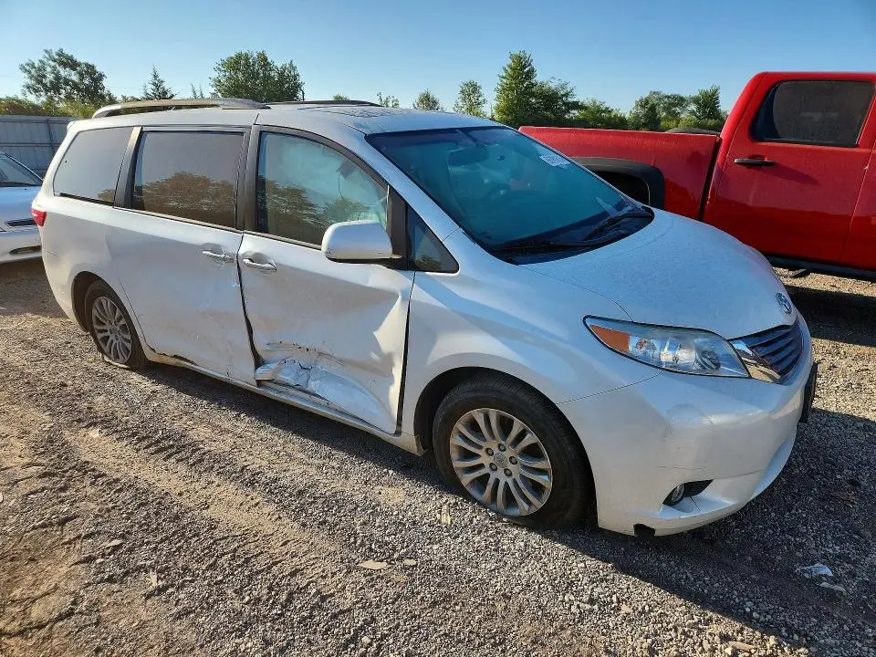 2017 TOYOTA SIENNA XLE 8-PASSENGER  