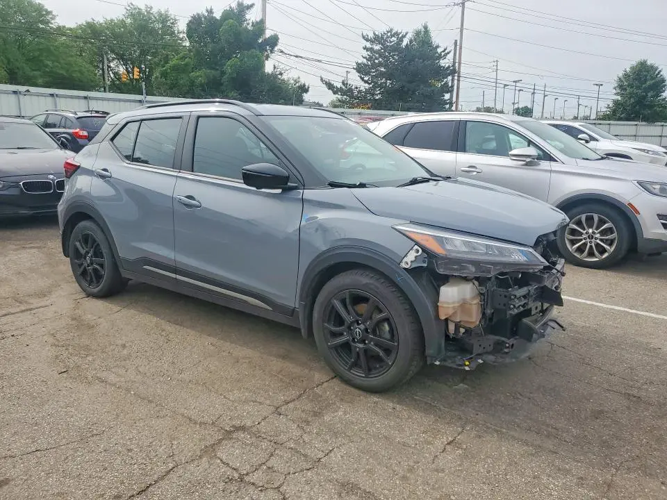 2023 NISSAN KICKS SR  