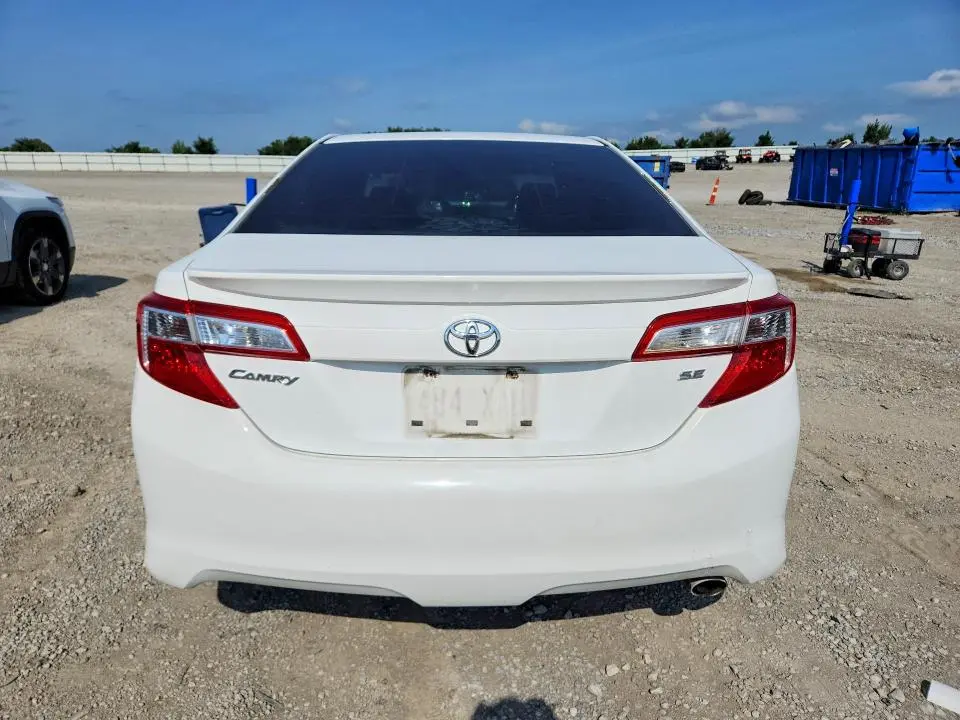 2013 TOYOTA CAMRY SE  