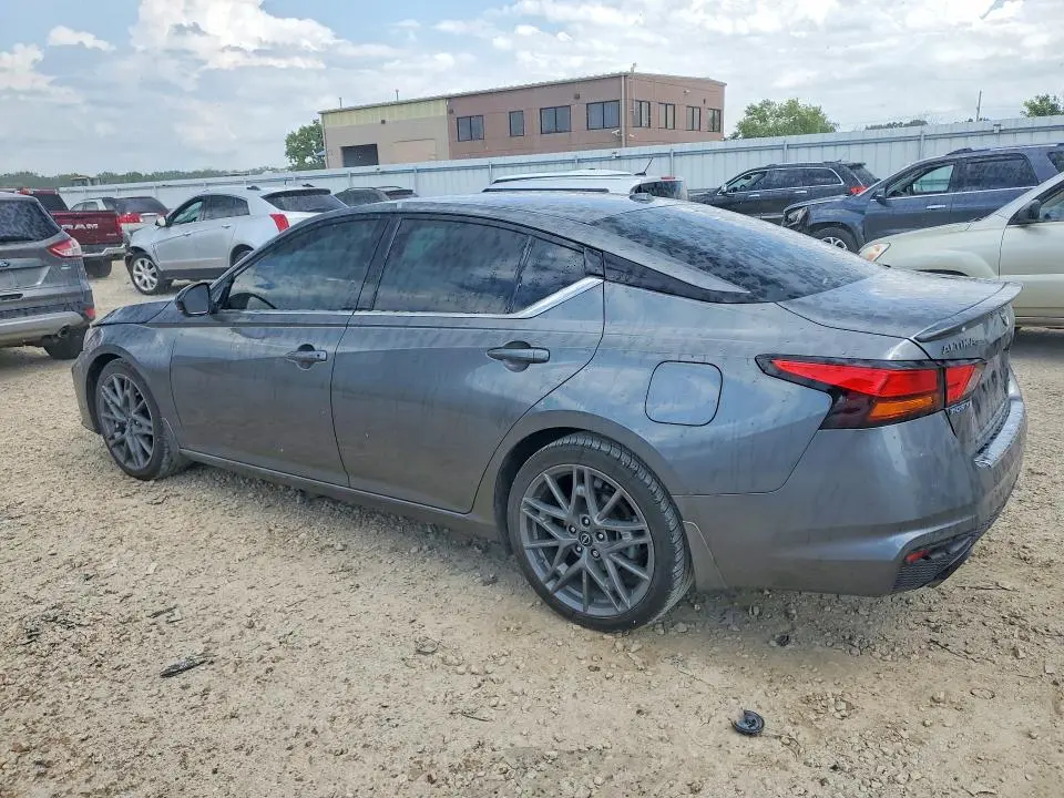 2023 NISSAN ALTIMA SR  