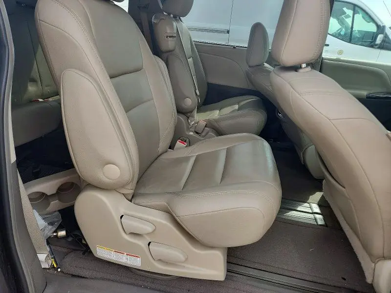 2015 TOYOTA SIENNA XLE 8-PASSENGER  