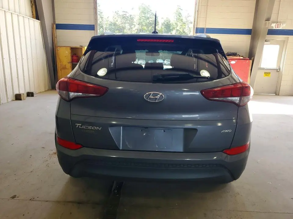 2016 HYUNDAI TUCSON SE  