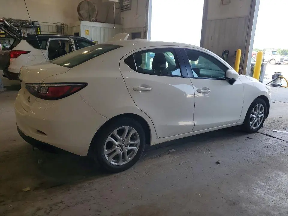 2017 TOYOTA YARIS IA BASE  