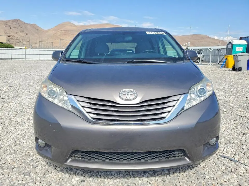 2017 TOYOTA SIENNA XLE PREMIUM 7-PASSENGER  