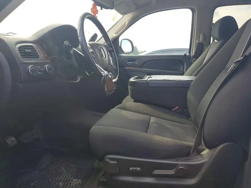 2011 GMC YUKON XL K1500 SLE  