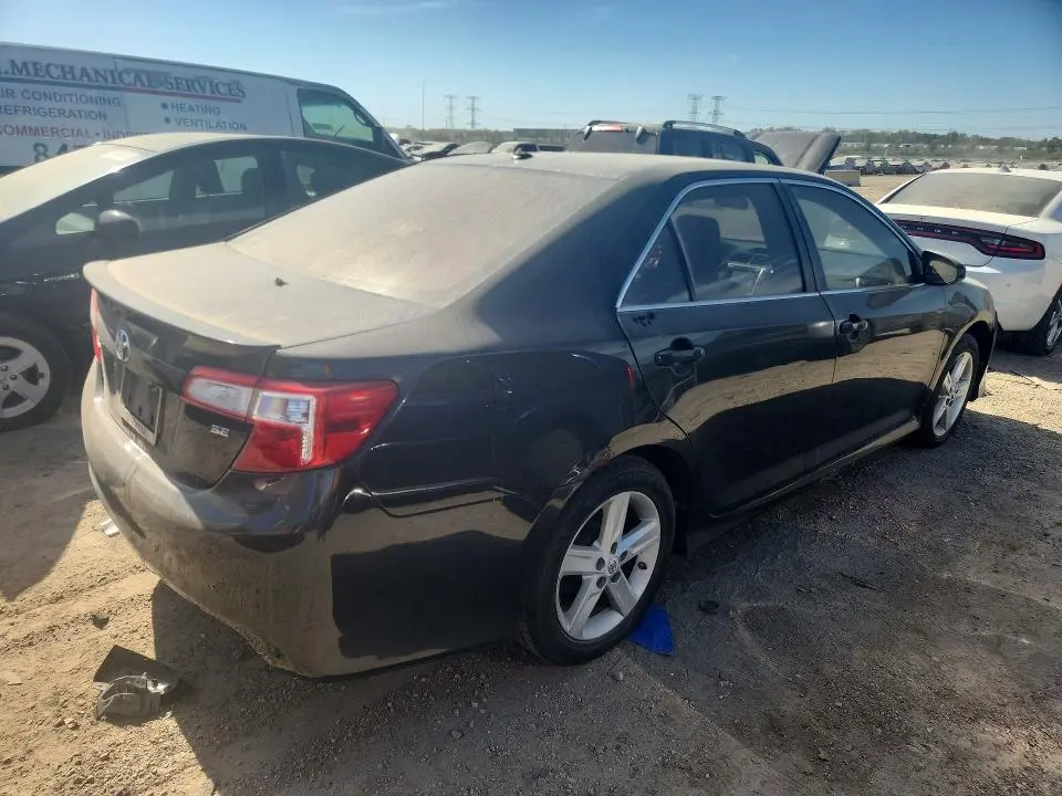 2012 TOYOTA CAMRY SE  