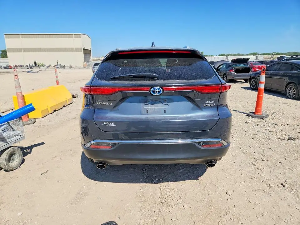 2022 TOYOTA VENZA XLE  