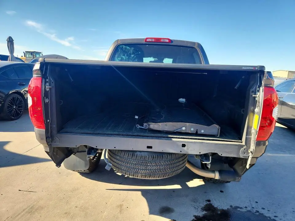 2018 TOYOTA TUNDRA CREWMAX SR5  