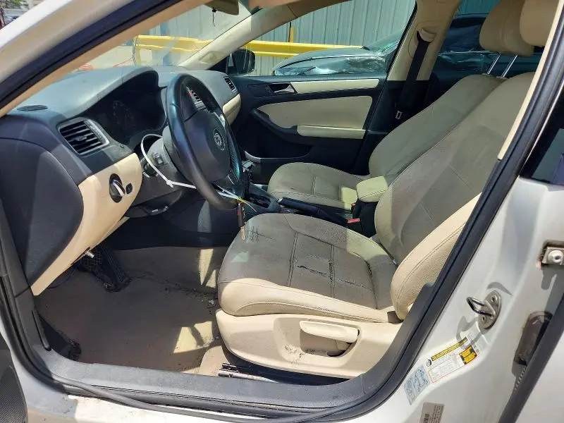 2011 VOLKSWAGEN JETTA SE  