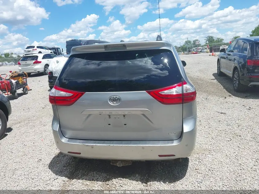 2015 TOYOTA SIENNA XLE 8 PASSENGER