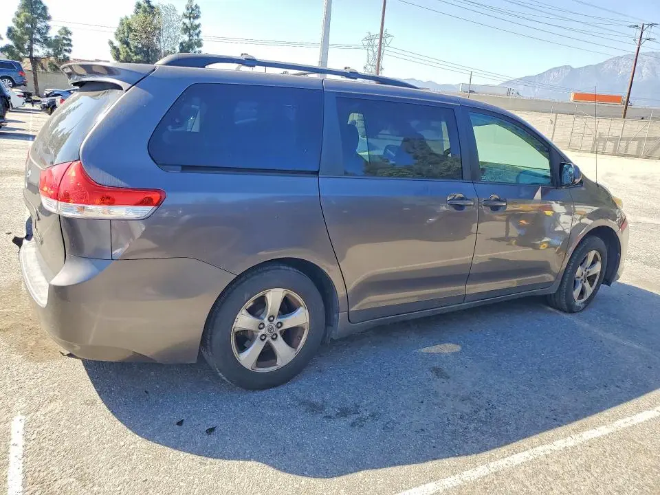 2012 TOYOTA SIENNA LE 8-PASSENGER  