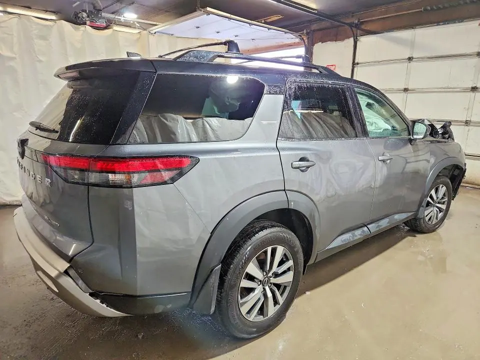 2025 NISSAN PATHFINDER SL  