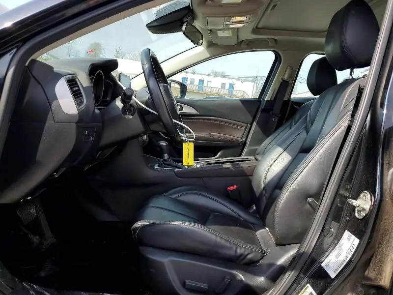 2018 MAZDA 3 TOURING  