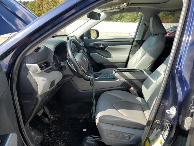 2022 TOYOTA HIGHLANDER XLE  