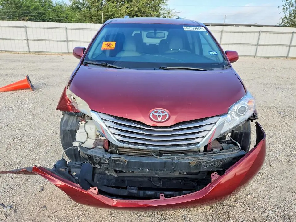 2016 TOYOTA SIENNA XLE 8-PASSENGER  
