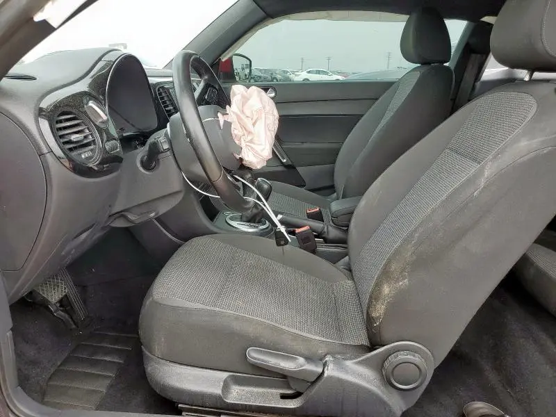2019 VOLKSWAGEN BEETLE S  