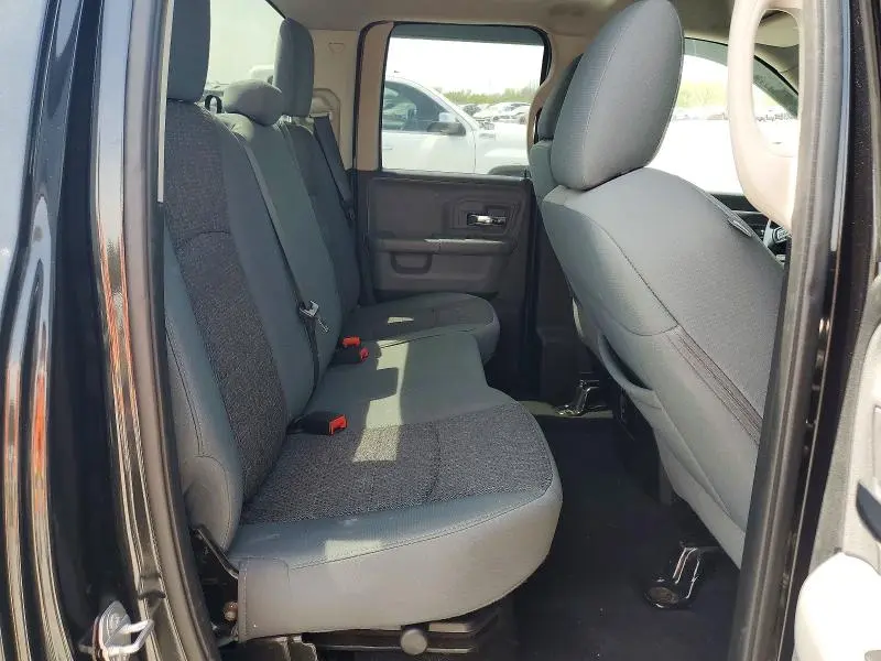 2016 RAM 1500 SLT  